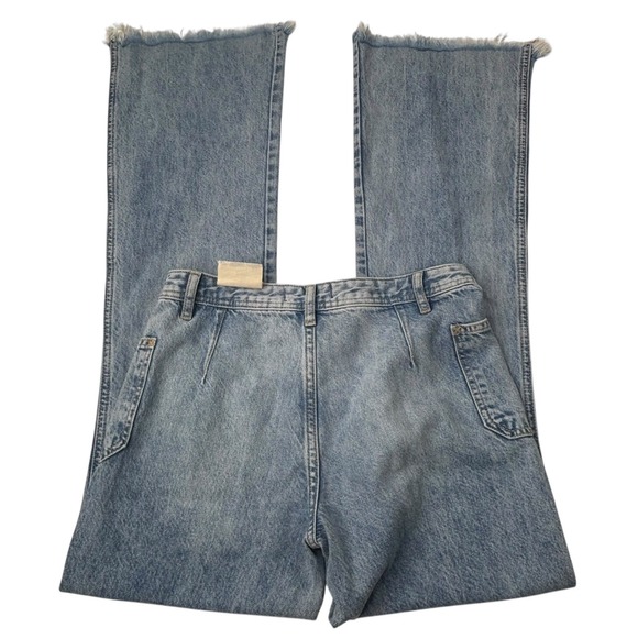 Free People Izzy Low Rise Flare Jeans Womens Size 26 Frayed Hem Denim NEW NWT - Picture 9 of 16
